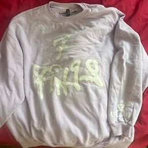 Ariana Grande 7 rings crewneck H&M collection